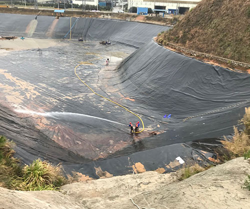 屯城镇废水池清理